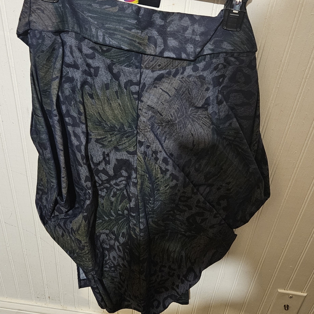 New York & Company Black and Green Asymmetrical Bubble Skirt